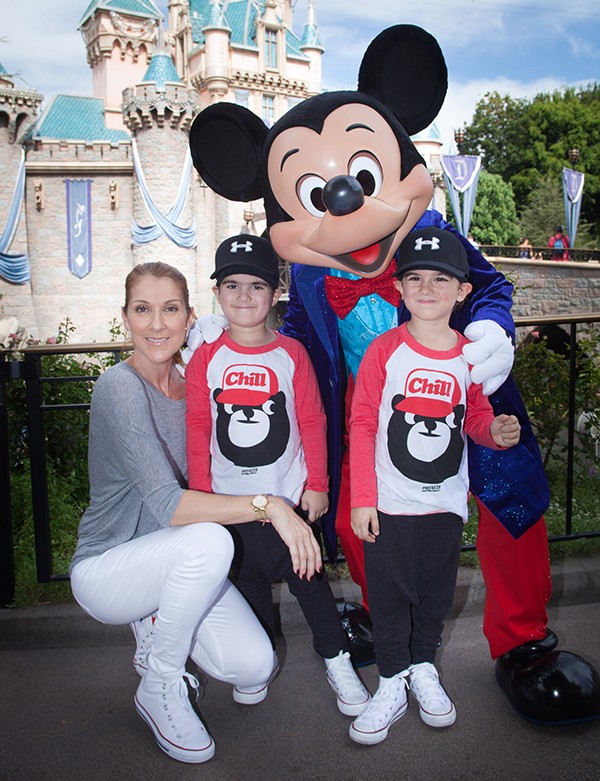 Celine Dion e os filhos Eddy e Nelson de 4 anos (Foto: Getty Images)