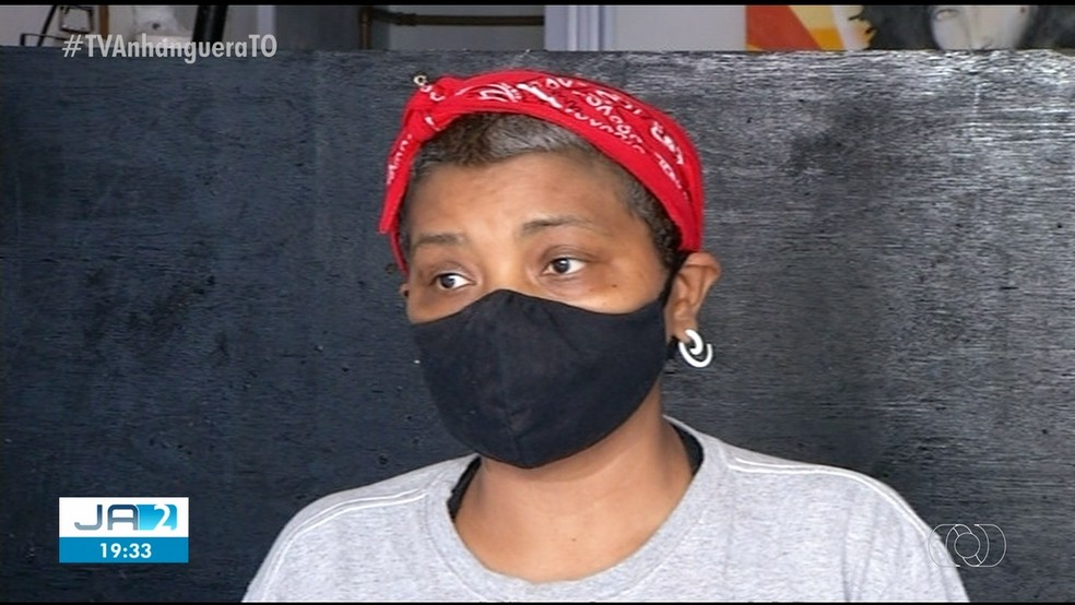 Cícera Carmino faz bazar para arrecadar dinheiro e fazer cirurgia — Foto: Reprodução/TV Anhanguera
