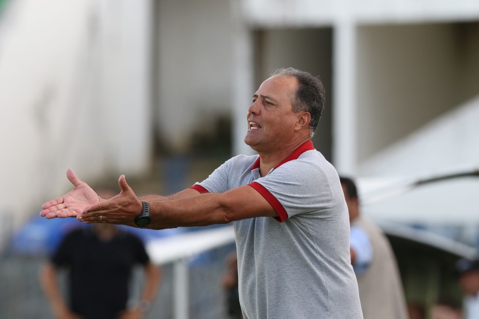 M&aacute;rcio Goiano tem decis&otilde;es a tomar para os pr&oacute;ximos jogos do N&aacute;utico &mdash; Foto: Aldo Carneiro / Pernambuco Press