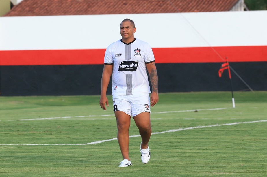 Suspenso por doping, Walter defende clube amador em jogo-treino contra o Atlético-GO