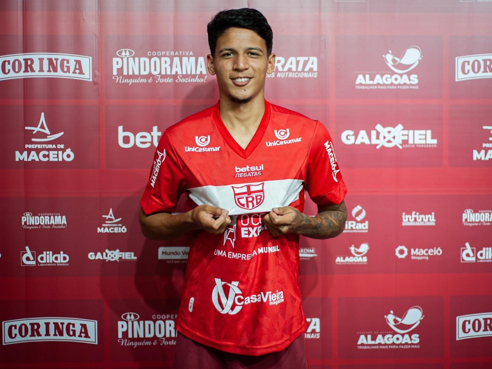 Caetano foi uma contratação comemora pela diretoria — Foto: Francisco Cedrim