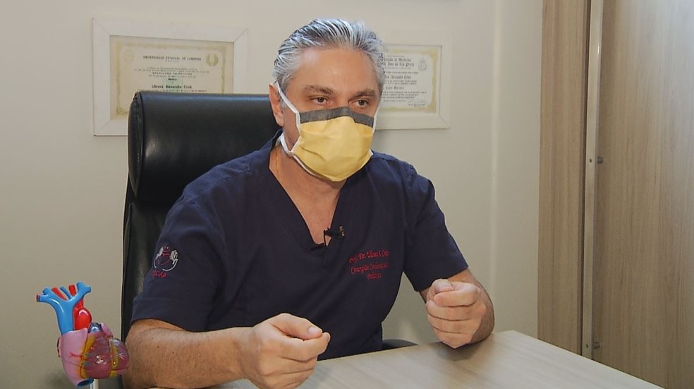 Ulisses Croti, cirurgião cardiovascular do HCM, relatou que procedimento foi um sucesso — Foto: Reprodução/TV TEM