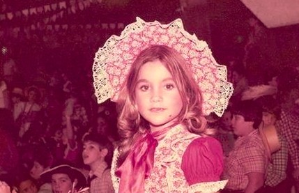 Flávia Alessandra em festa junina na infância (Foto: Reprodução/Instagram)
