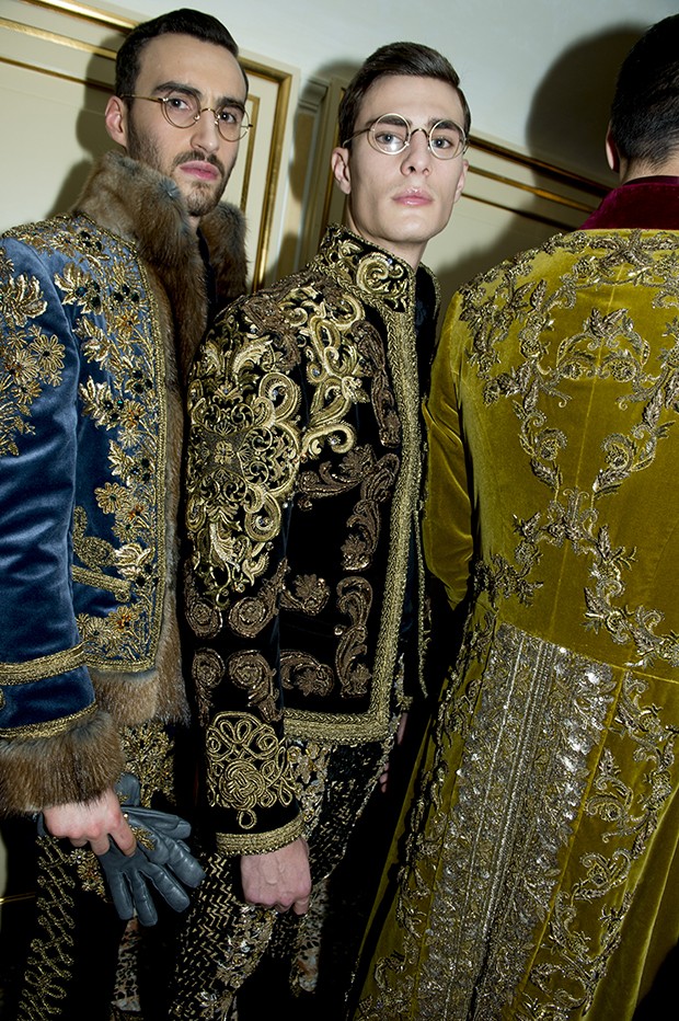 Intensely detailed gold hand-embroidery for D&G's men's couture (Foto: DOLCE & GABBANA)