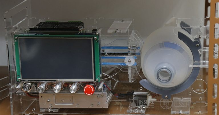 Ventilador pulmonar desenvolvido pelo projeto Inspire (Foto: Cecília Bastos/USP Imagens)