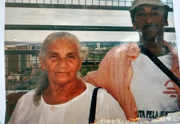 Juracy Bezerra de Oliveira com sua mãe biológica, Maria Bezerra de Oliveira (Foto: ARQUIVO PESSOAL via BBC)