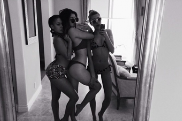 Kyle Jenner e suas amigas (Foto: Instagram)