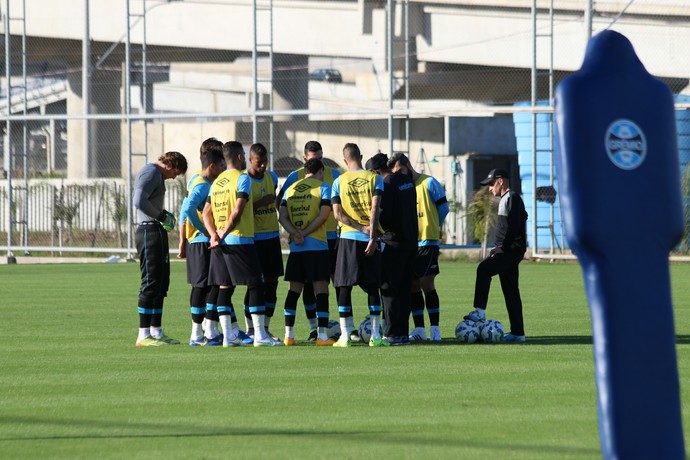 Roger monta time com L. Ramon e Hermes; Erazo volta da Copa América