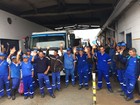 Funcionários da limpeza urbana fazem paralisação em Peruíbe, SP