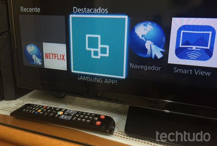 Selecione o ícone Samsung Apps, no canto inferior esquerdo da TV (Foto: Lucas Mendes/TechTudo)