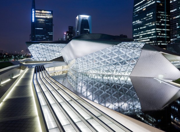 Casa de Opéra Guangzhou, na China, é um dos trabalhos mais reconhecidos de Zaha Hadid. (Foto: Iwan Baan/ Zaha Hadid Architects/ Reprodução)