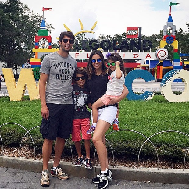 Kaká, Carol com os filhos Luca e Isabela (Foto: Reprodução - Instagram)