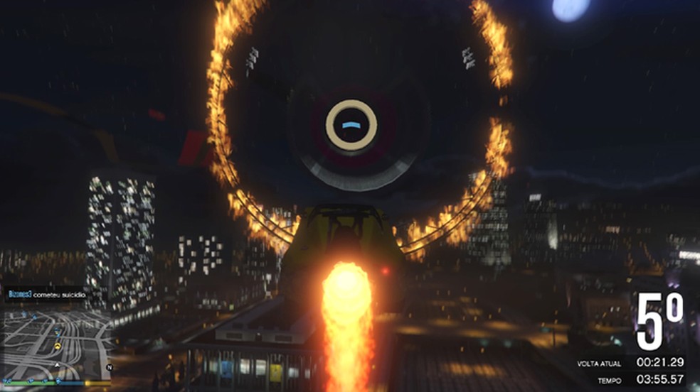 O Rocket Voltic pode saltar ainda mais longe com a ajuda de seu motor de foguete em GTA 5 (Foto: Reprodução/Rafael Monteiro)