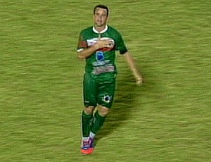 Paulinho Pimentel, o 'Rooney Capixaba', atacante do Conilon (Foto: Reprodução/TV Gazeta Norte)