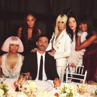 Riccardo Tisci e algumas de suas musas: Nicki Minaj, Joan Smalls, Donatella Versace, Mariacarla Boscono e Naomi Campbell