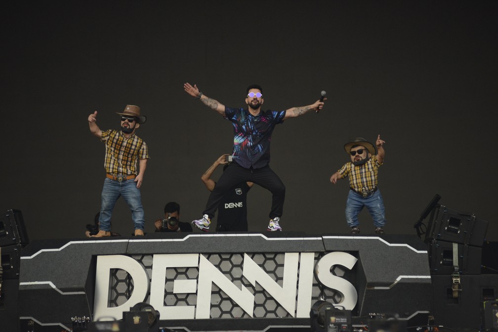 Dennis DJ apresentou os hits do funk carioca no rodeio — Foto: Júlio Cesar Costa/G1