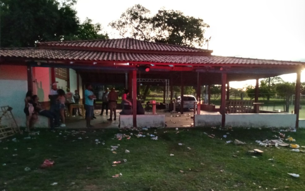 Polícia no clube onde jovem foi morto com um tiro durante briga em Mineiros, Goiás — Foto: Reprodução/Polícia Civil