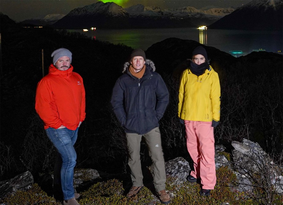 Produtor Luigi Sofio, repórter cinematográfico Lucas Louis e a repórter Candice Carvalho Feio presenciaram a aurora boreal na Noruega