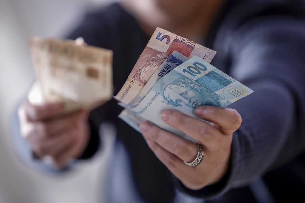 Alerta para idosos e pensionistas sobre golpes envolvendo empréstimos — Foto: procon
