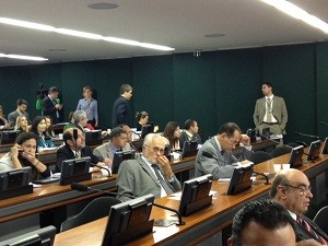 José Genoino e João Paulo Cunha participam de sessão da CCJ que aprovou projeto que submete decisões do STF ao Congresso  (Foto: Nathalia Passarinho/G1)