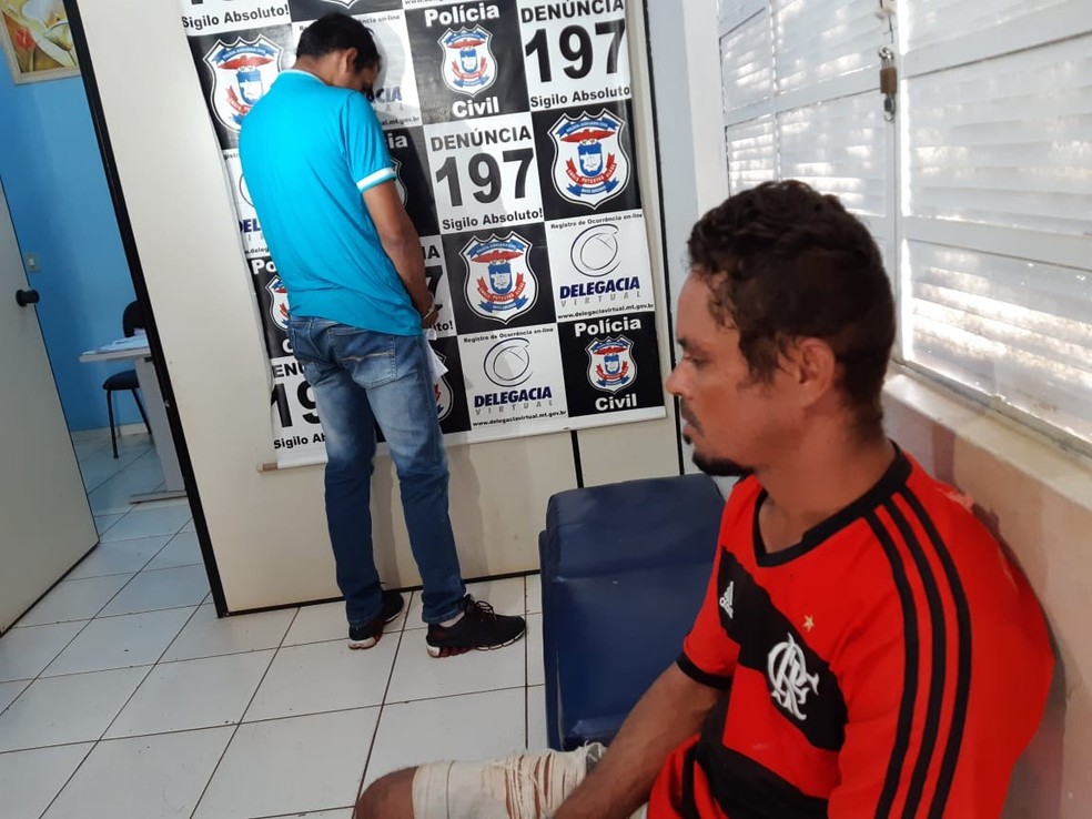 Dois suspeitos de matar jovem foram presos — Foto: Polícia Civil-MT/ Divulgação