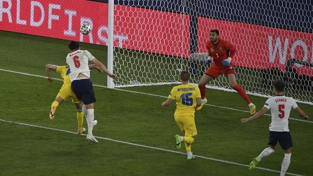 Harry Maguire marca de cabeça o segundo gol da Inglaterra