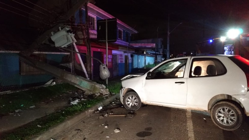 Motorista se recusou a fazer o teste do bafômetro, segundo o Corpo de Bombeiros. — Foto: Tony Mattoso/RPC