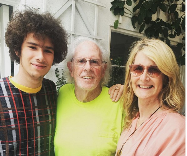 Laura Dern com o filho, Ellery Harper, e o pai, o ator Bruce Dern (Foto: Instagram)