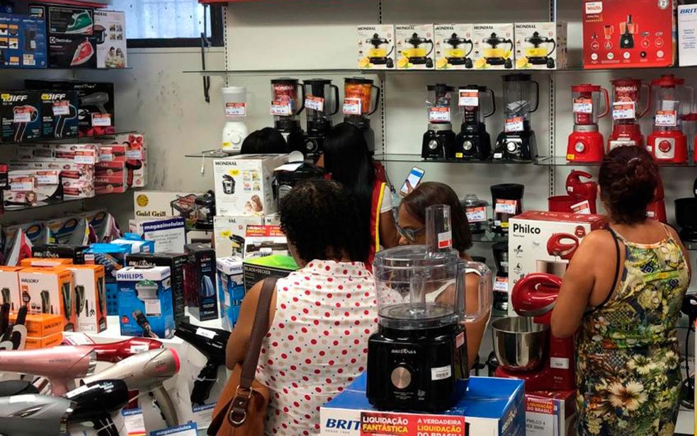 Vendas de eletrodomésticos estão entre as que se mantêm em destaque na Bahia — Foto: Vanderson Nascimento/TV Bahia