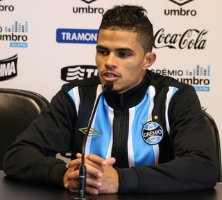 Lucas Ramon tenta assimilar pressão e jogo mais veloz para agarrar chance