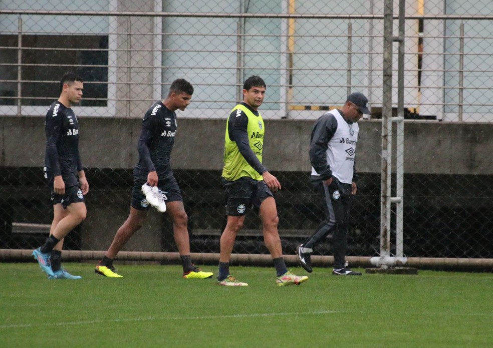 “Edílson e Elkeson precisam entregar mais, opina jornalista