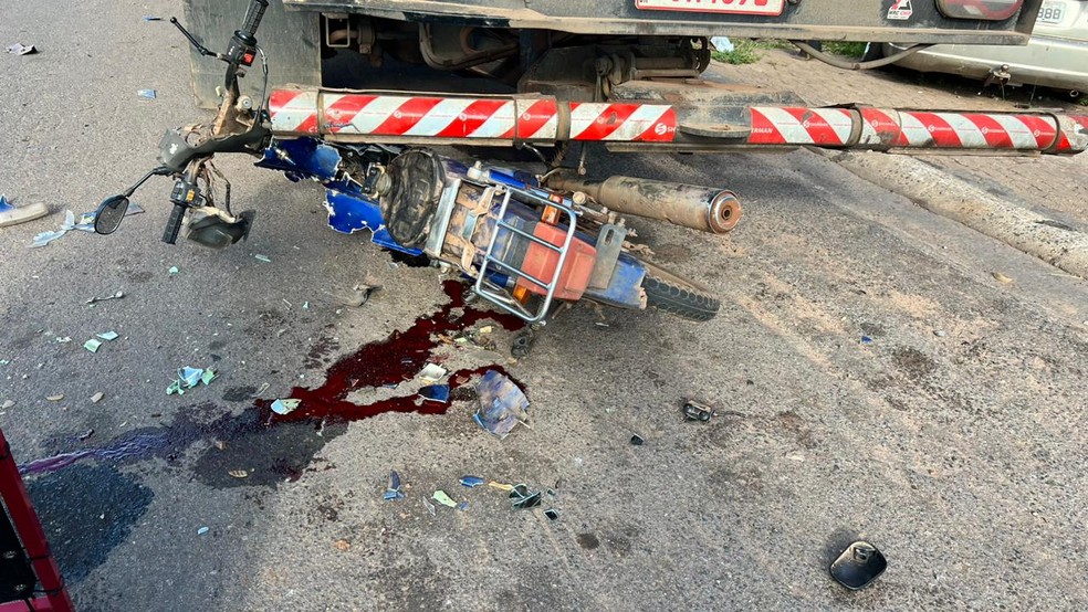 Motociclista estava indo trabalhar quando sofreu o acidente  — Foto: Poliana Mazzo