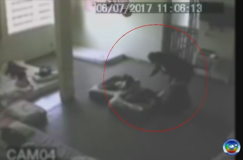 Imagens mostram mais agressões na creche de Itatinga (Foto: Reprodução / TV TEM )