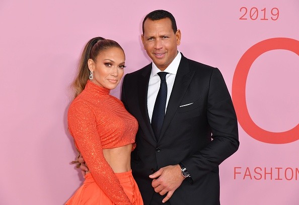 CFDA Fashion Icon Award recipient US singer Jennifer Lopez and fiance former baseball pro Alex Rodriguez arrive for the 2019 CFDA fashion awards at the Brooklyn Museum in New York City on June 3, 2019. (Photo by ANGELA WEISS / AFP)        (Photo credit sh (Foto: AFP/Getty Images)