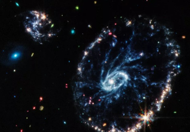 Imagem Galáxia Roda de Carro feita pelo telescópio James Webb (Foto: Divulgação/NASA)