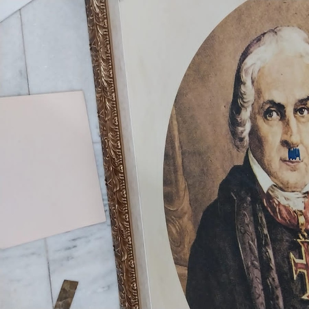 Quadro vandalizado por bolsonaristas terroristas  — Foto: Reprodução 