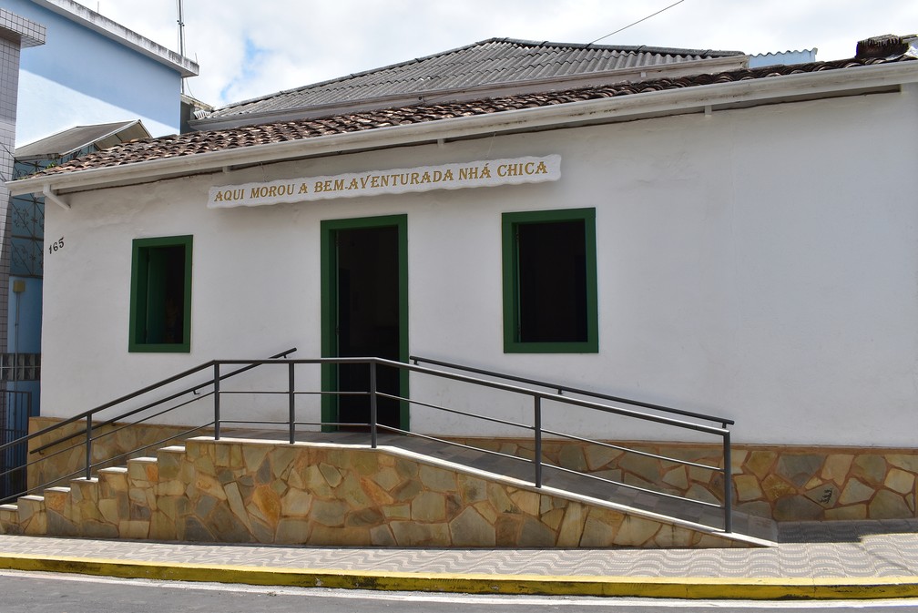 Casa de Nhá Chica atrai fiéis a Baependi (MG) — Foto: Fernanda Rodrigues/G1