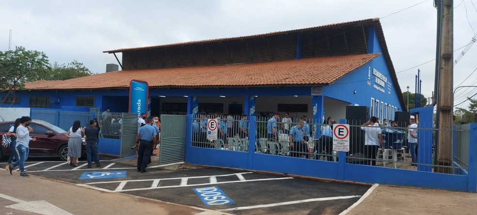 Restaurante Popular também foi pintado de azul — Foto: Murilo Lima/Rede Amazônica Acre 