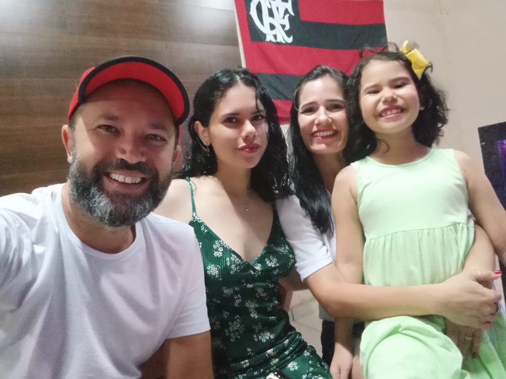 Izabella e família   Foto: Arquivo Pessoal