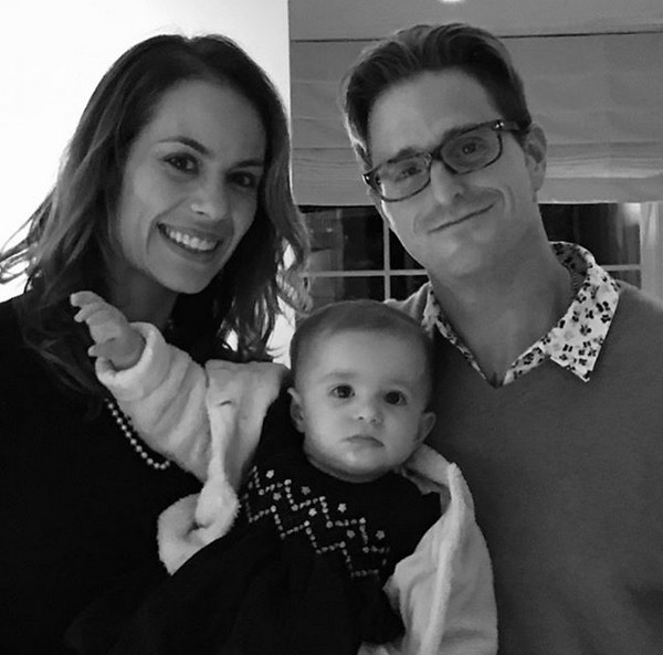 Cameron Douglas e Viviane Thiebes com a filha Lua (Foto: Instagram)
