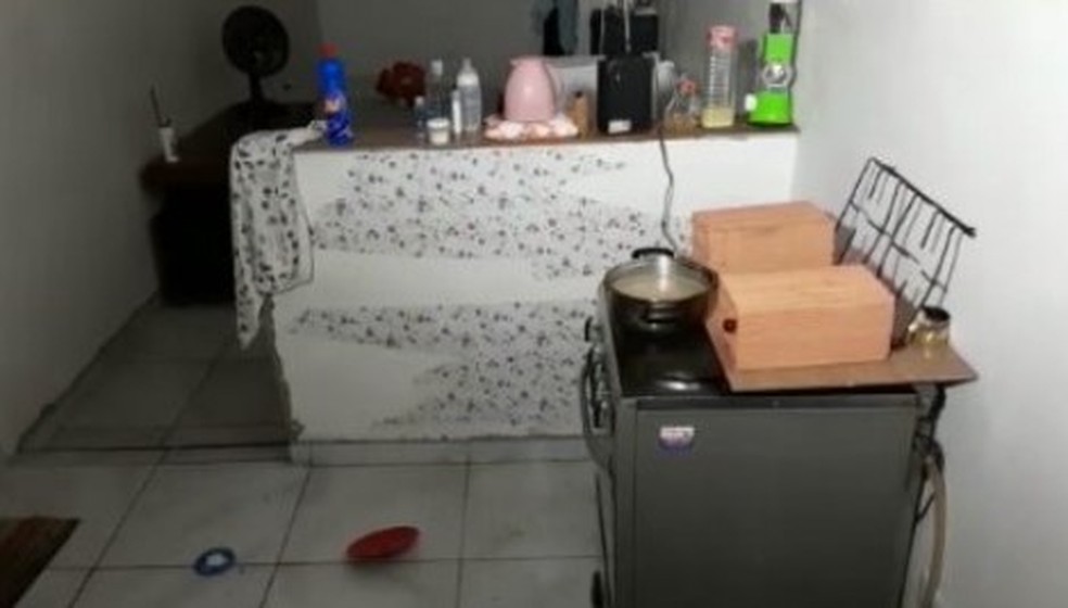 Cozinha em que ocorreu o acidente com álcool — Foto: Reprodução