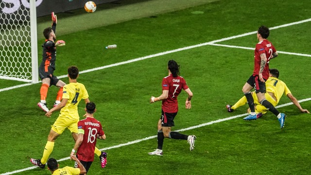 Gerard Moreno (7) marca o gol do Villarreal contra o Manchester United no primeiro tempo da final