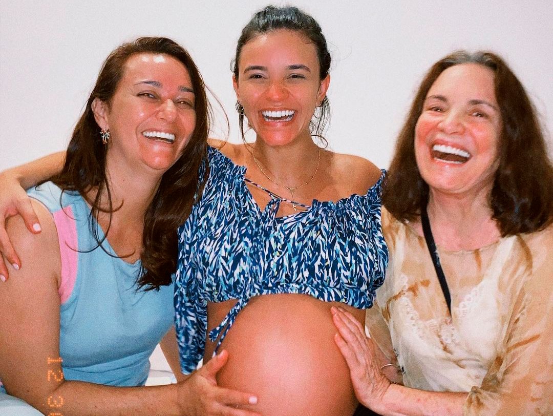 Talita Younan entre as futuras vovós, Patrícia Daniel e Regina Duarte (Foto: Reprodução/Instagram)