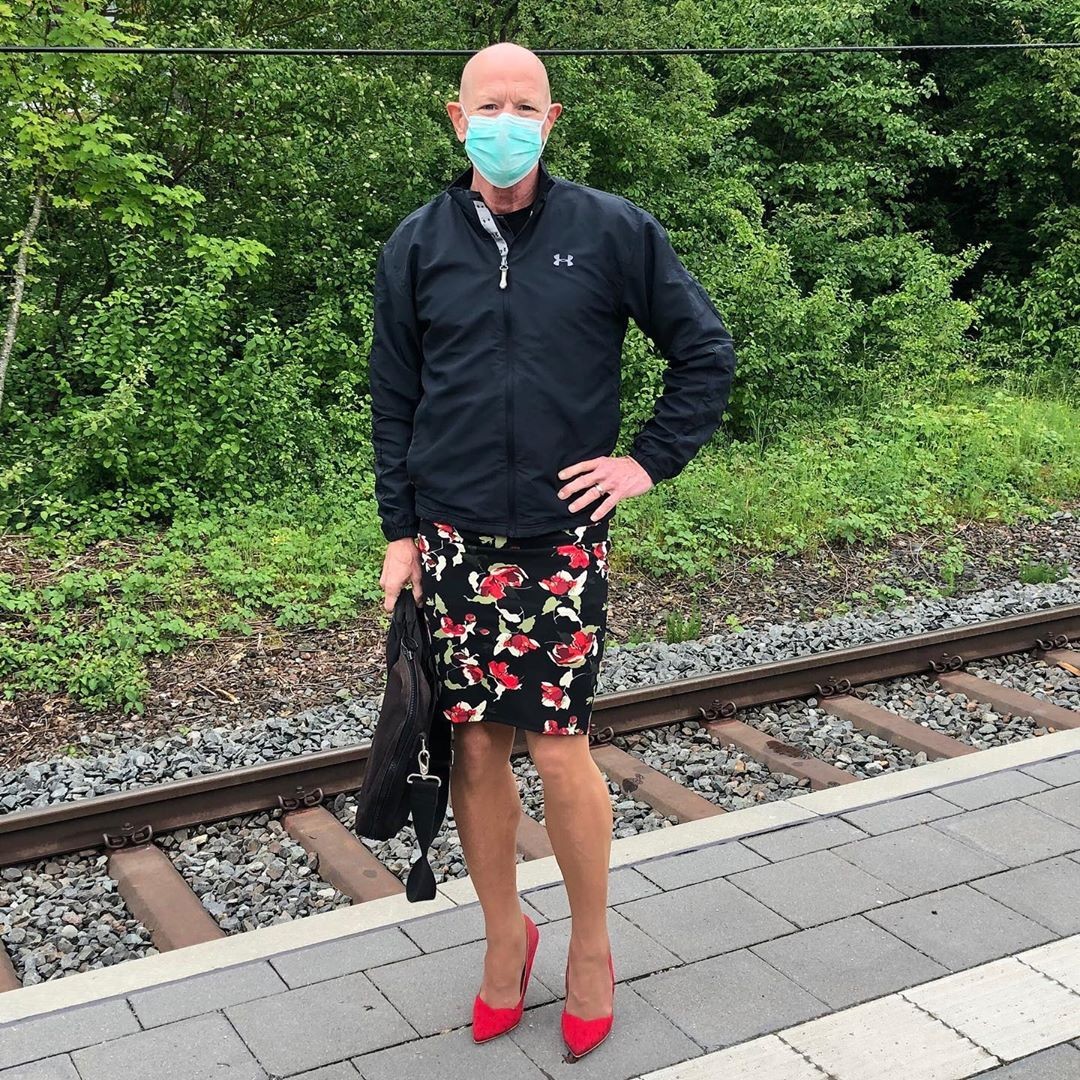 Mark Bryan mora na Alemanha e quer provar que roupa não tem gênero (Foto: Instagram/ Reprodução)