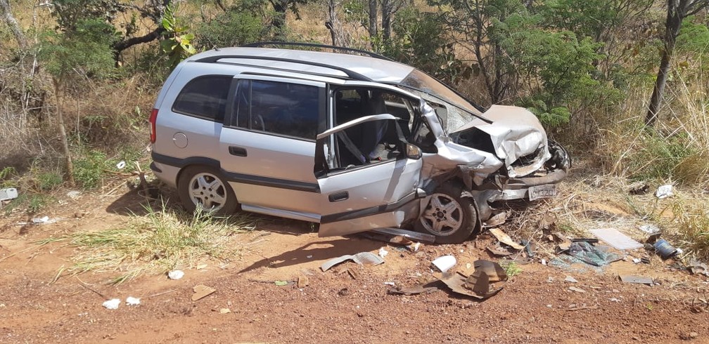 Um motorista, a mulher dele e um passageiro morreram nesse domingo (11) após um acidente na BR-070, próximo ao município de General Carneiro — Foto: Polícia Rodoviária Federal de Mato Grosso/Divulgação