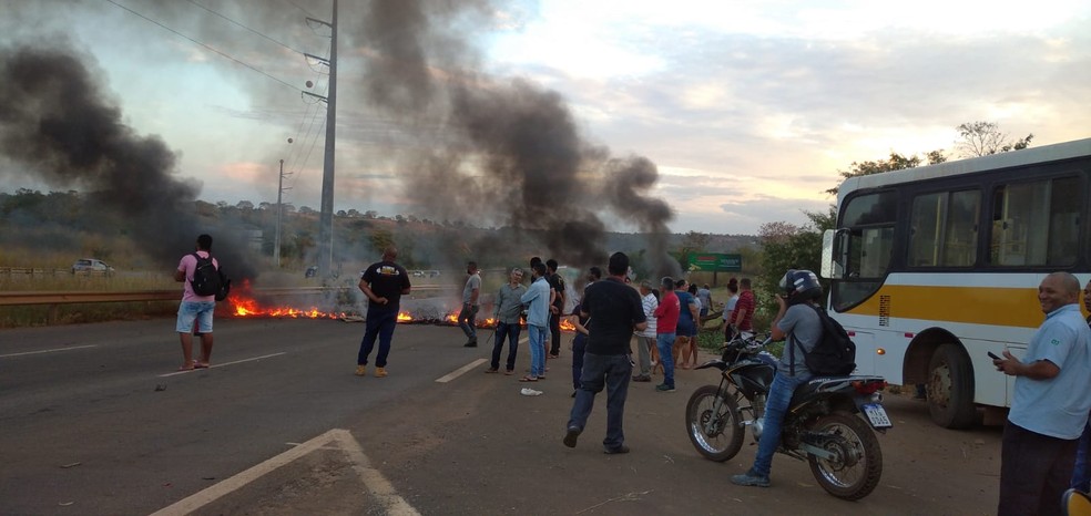 Moradores fazem protesto na BR-010, região sul de Palmas — Foto: Divulgação