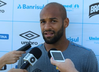 F. Bastos lamenta lesão e quer título do Gauchão para homenagear Ramiro