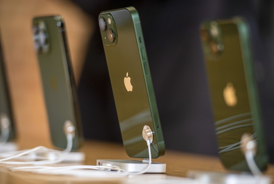 Apple diz que vai recorrer sobre suspensão da venda iPhones sem carregador  | Empresas | Valor Econômico