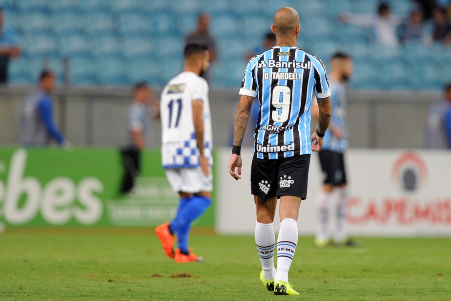 Contra o CSA, Tardelli cumpre mais uma etapa de adaptação para vingar no Grêmio