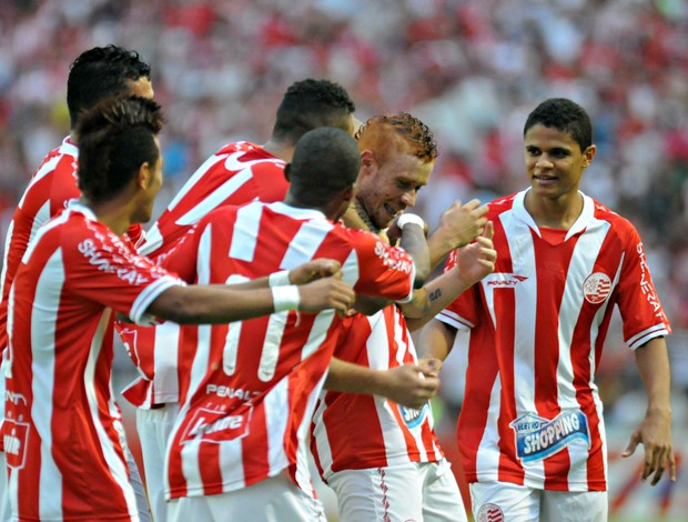 Náutico x Atlético-MG (Foto: Aldo Carneiro/Pernambuco Press)